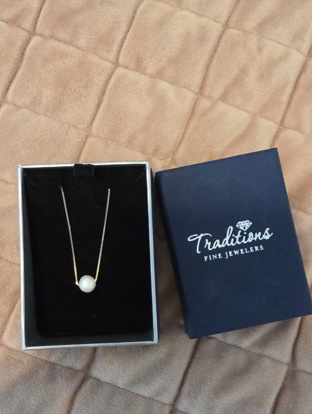 Pearl Pendant Necklace in White